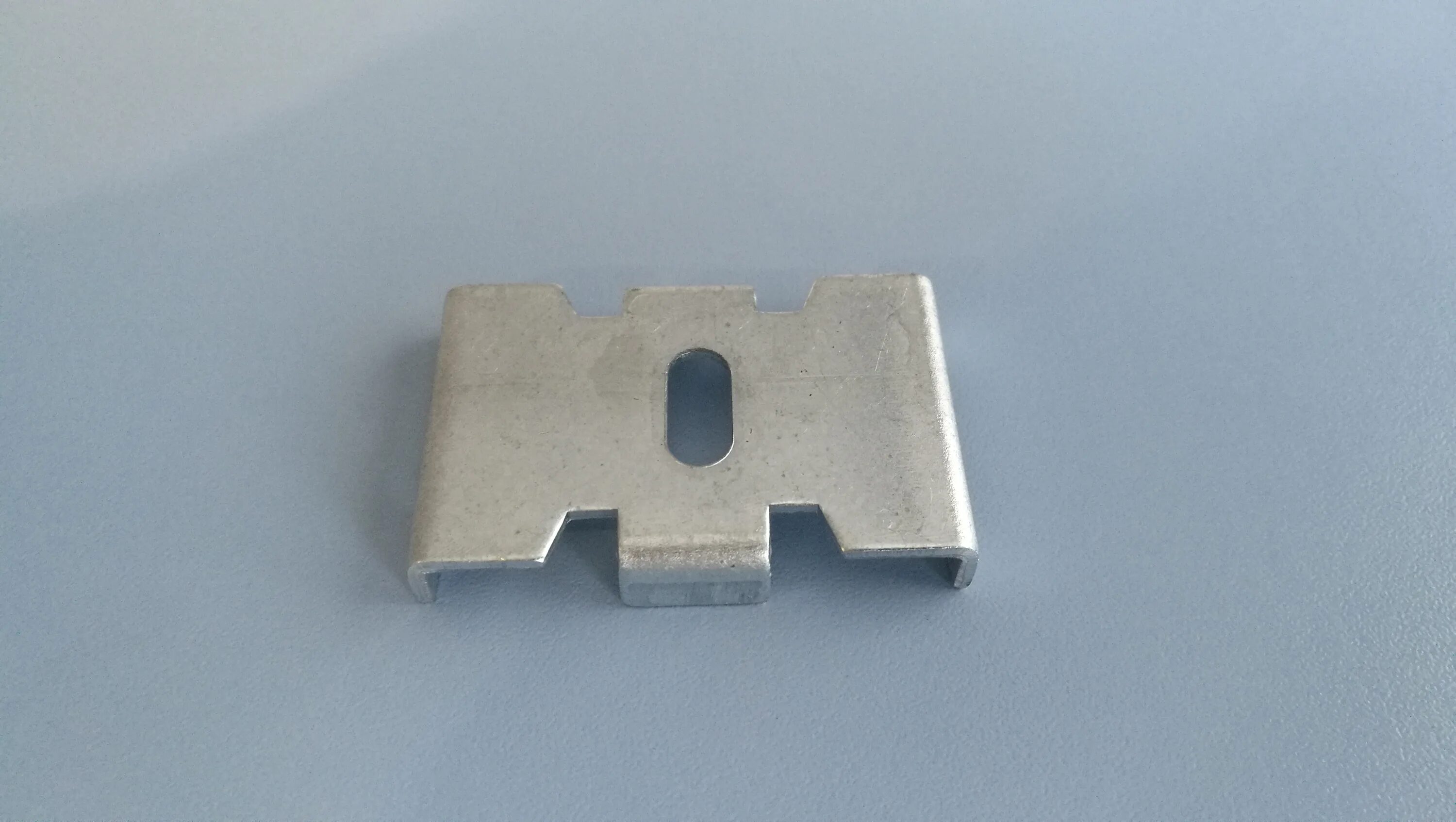 Скобы (клипсы) для клипсатора. Крепление хомут 60*40мм ral 6005. Клипса соединительная gl гранд лайн. Скобы металлические для клипсатора. Скобы для сетки.