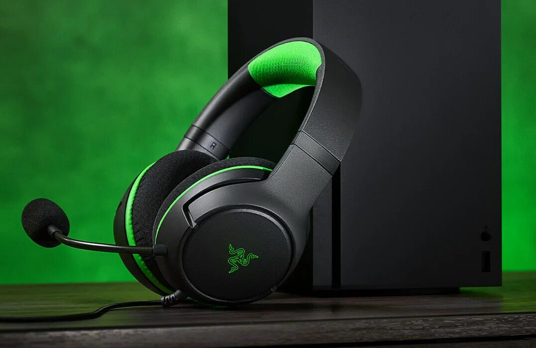 Razer kaira for xbox. Проводная гарнитура Razer Kaira x. Razer v3 x наушники. Наушники рейзер Кракен x.