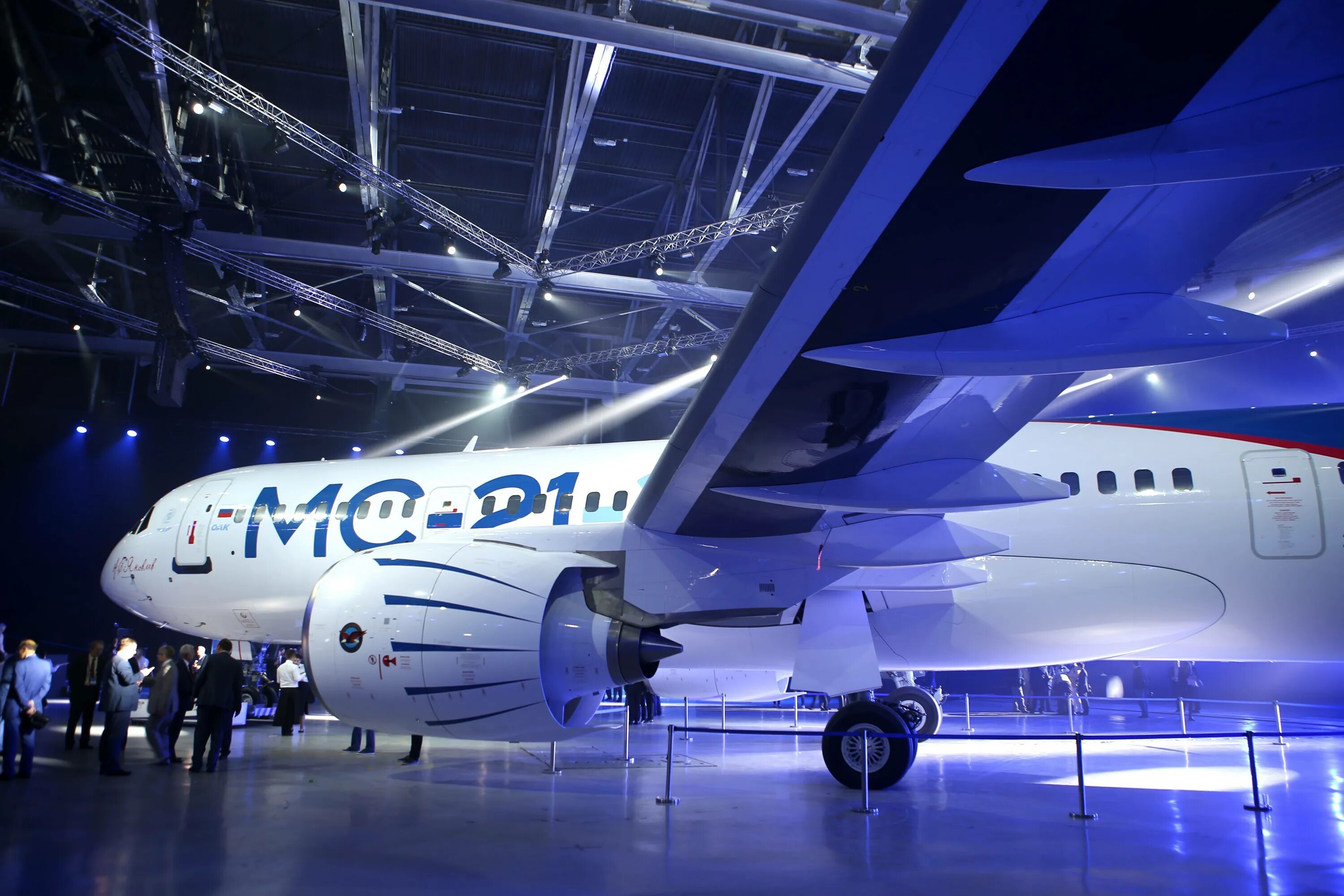 Мс 21 поставки. MC 21 300. Мс21 самолет. МС-21 выкатка. Крыло МС-21.