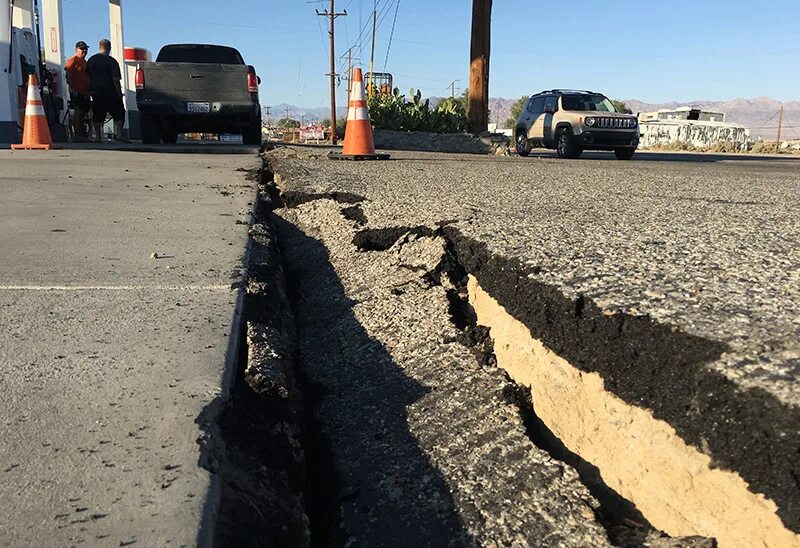 Калифорния землетрясение. Калифорнийское землетрясение. Землетрясение в США Калифорния. Подземные толчки.