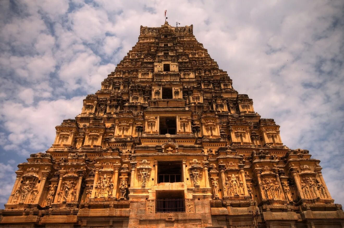 Храм temple. Храмы Хампи Индия. Индуистский храм Вирупакши. Храм Вирупакши в городе Хампи. Индуистский храм Каджурахо.