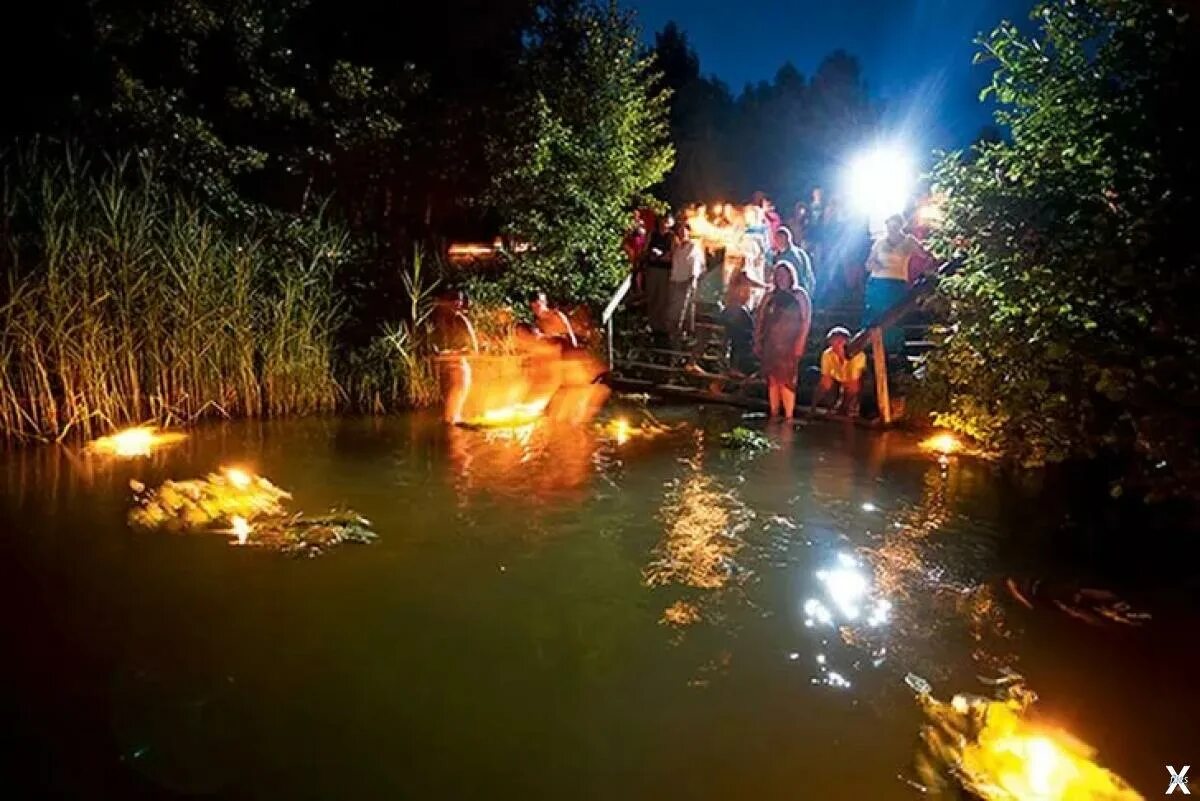 Озеро светлояр нижегородская область. Купала светлояр. Купала светлояр. Праздник ивана купала на озере светлояр. Озеро светлояр гуляния.
