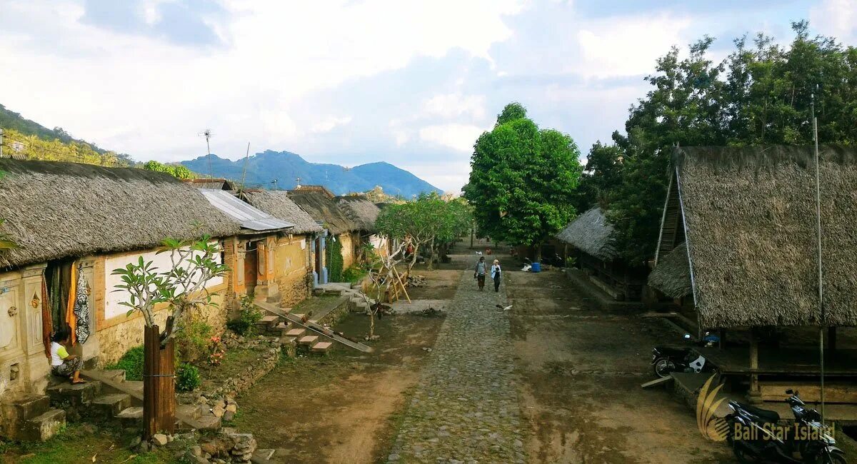 Тенганан Бали. Индонезия поселения. Поселок на Бали. Традиционная деревня Бали.