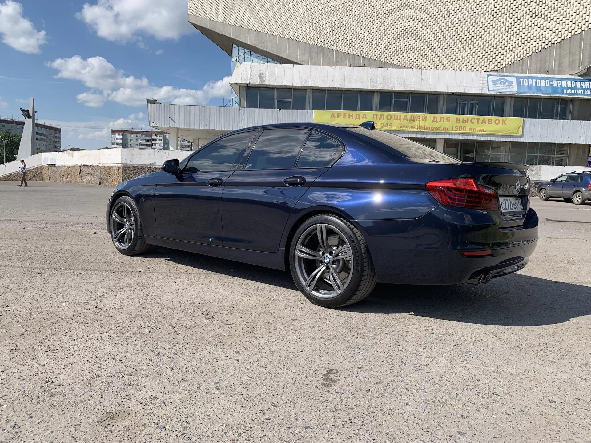 Диски f10. Bmw f10 343 стиль r20. bmw f30 313 стиль. 437 стиль bmw f10. 343 стиль bmw f30.
