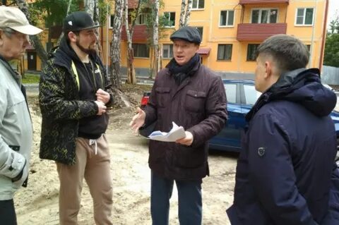 Жители дома по улице