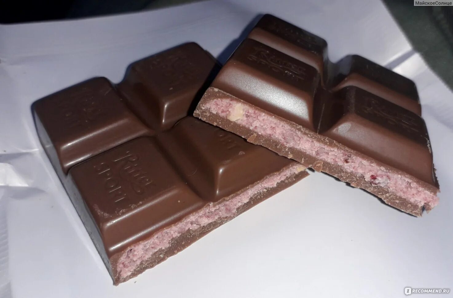 Черный шоколад с начинкой. Шоколад с начинкой. ritter sport молочный с начинкой вишня и миндаль. миока с начинкой шоколадка.