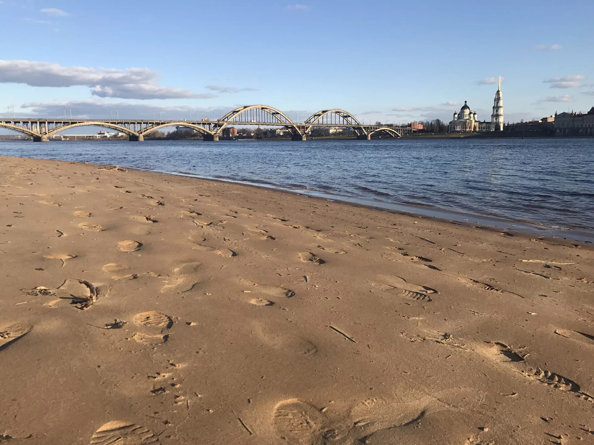 Рыбинские пляжи. Милюшино Рыбинское водохранилище пляж. Рыбинское водохранилище Рыбинск. Пляж Бобарино Рыбинское водохранилище. Рыбинское водохранилище Череповец пляжи.