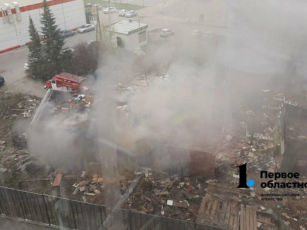 Шагол сгорел. Сгоревший дом в Челябинске. Пожар в Челябинске сейчас. Пожар на нефтебазе в Челябинске.