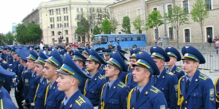 Харьковском национальном университете воздушных сил zdanya. Харьков харьковский университет воздушных сил выпуск 2010. Xarkovski natsionalni universitet vozdushnix sil imeni kojeduba. Харьковский университет воздушных сил. Харьковский национальный университет ввс имени ивана кожедуба.