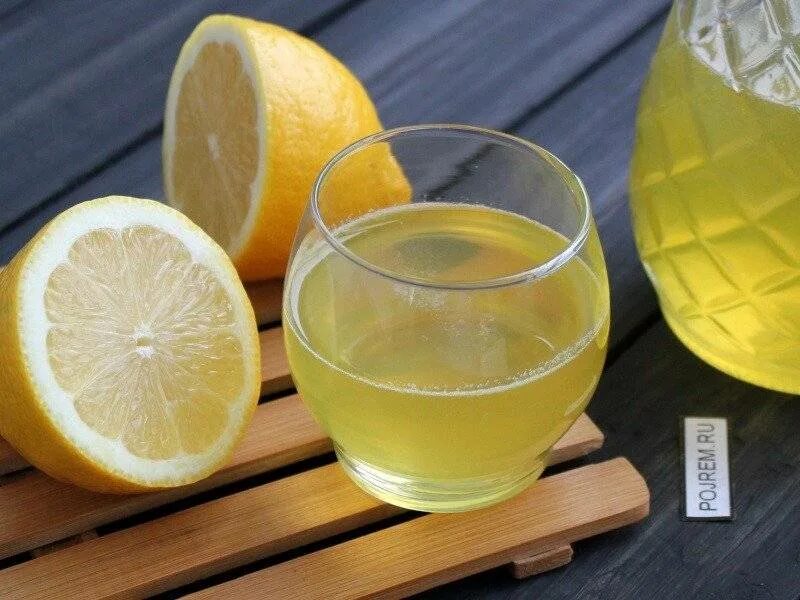 Лимончелло лимонный. Лимончелло с лаймом. Лимоны для Лимончелло. Лимончелло пунш. Настойка Лимончелло.