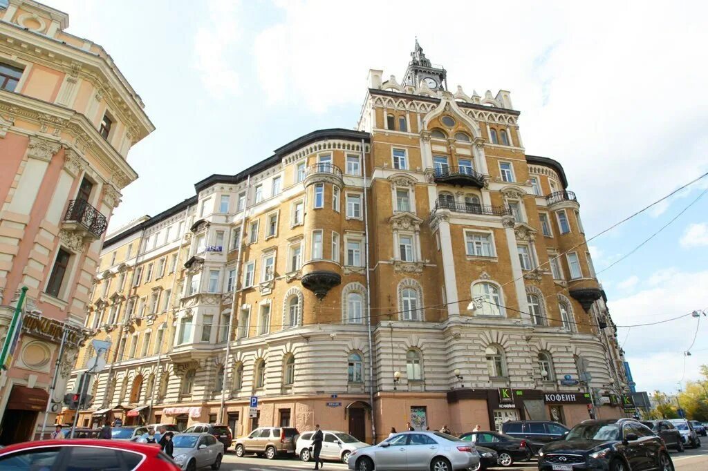 Жк груббер хаус. Большая полянка 44 жилой комплекс. Дом с горгульями в москве сретенский бульвар. Большая полянка 44/2. Дом патриарх ермолаевский переулок.