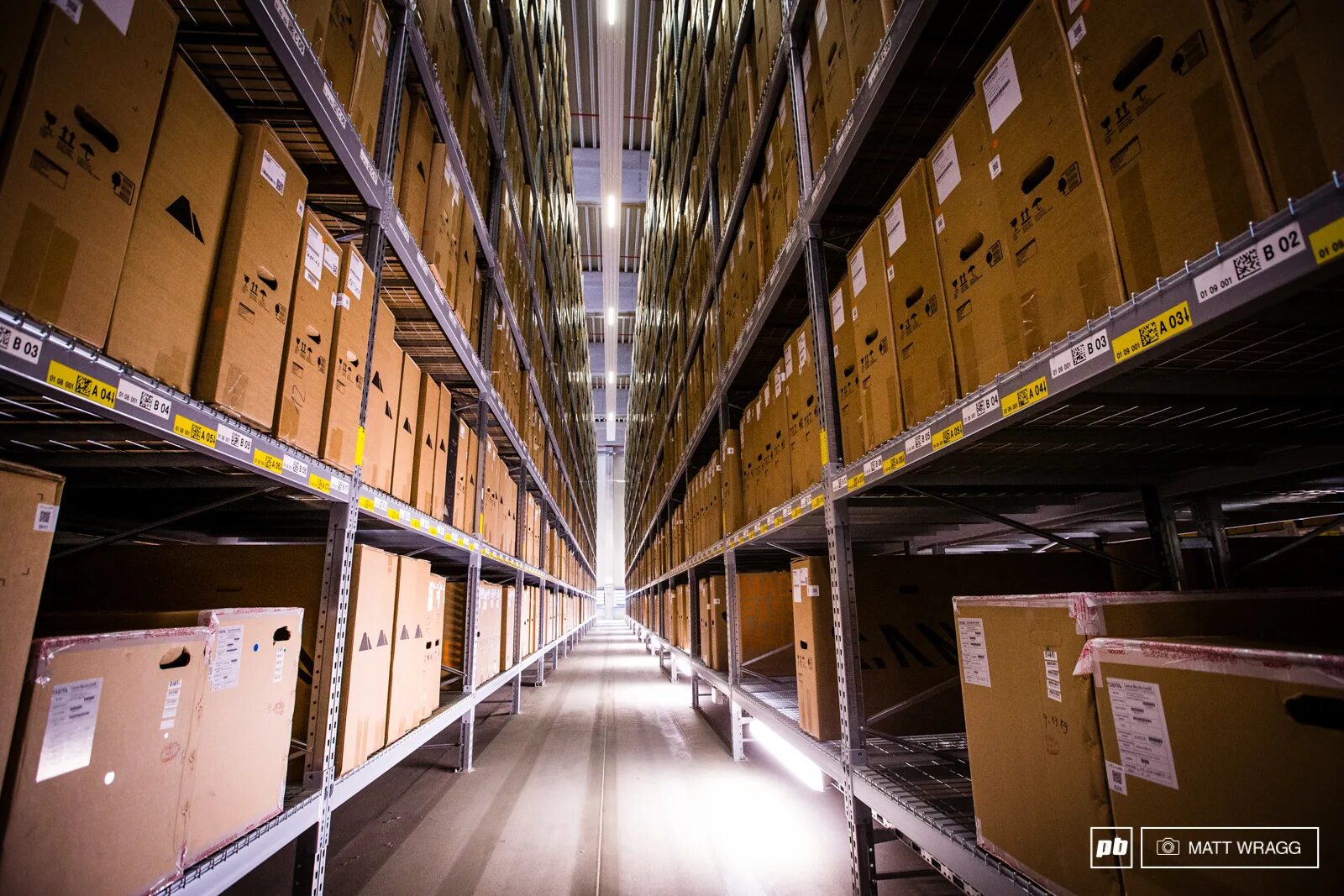 Склад золота. Как уменьшить склад. Упаковка груза. Склад икеа. Условия хранения товаров на складе.