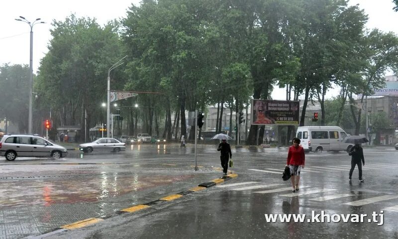 Душанбе дождь. Дождь в Таджикистане. Климат города Душанбе Таджикистан дождь. Дождливый Душанбе.