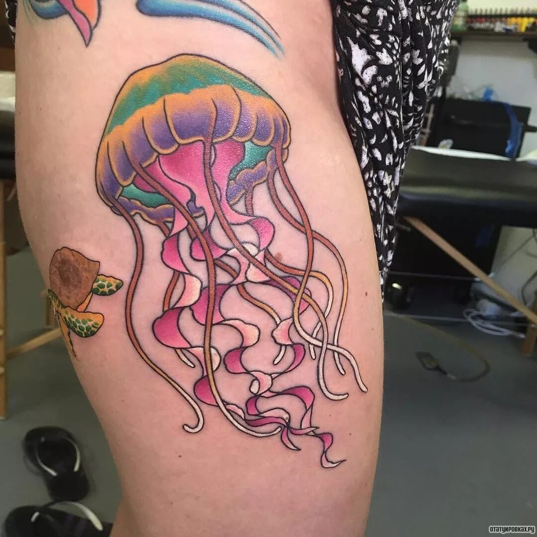 Тату медуза на ноге. Татуировка медузы значение. Татуировка медузы значение. Матранг медуза тату. Мини тату медуза.