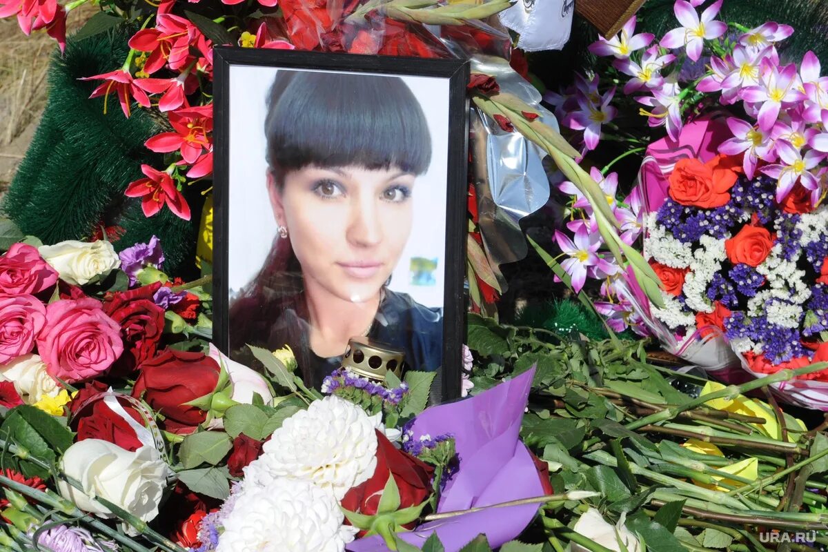 Похороны Елены Зариповой Карталы. Жена погибшего мужа на свою