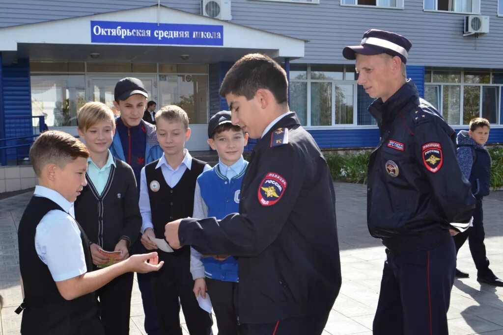 Сайт гаи оренбургской области. ГИБДД Октябрьское Оренбургская область. Сотрудник ГИБДД Оренбург. Полиция Оренбургской области. Полицейские Оренбургской области.