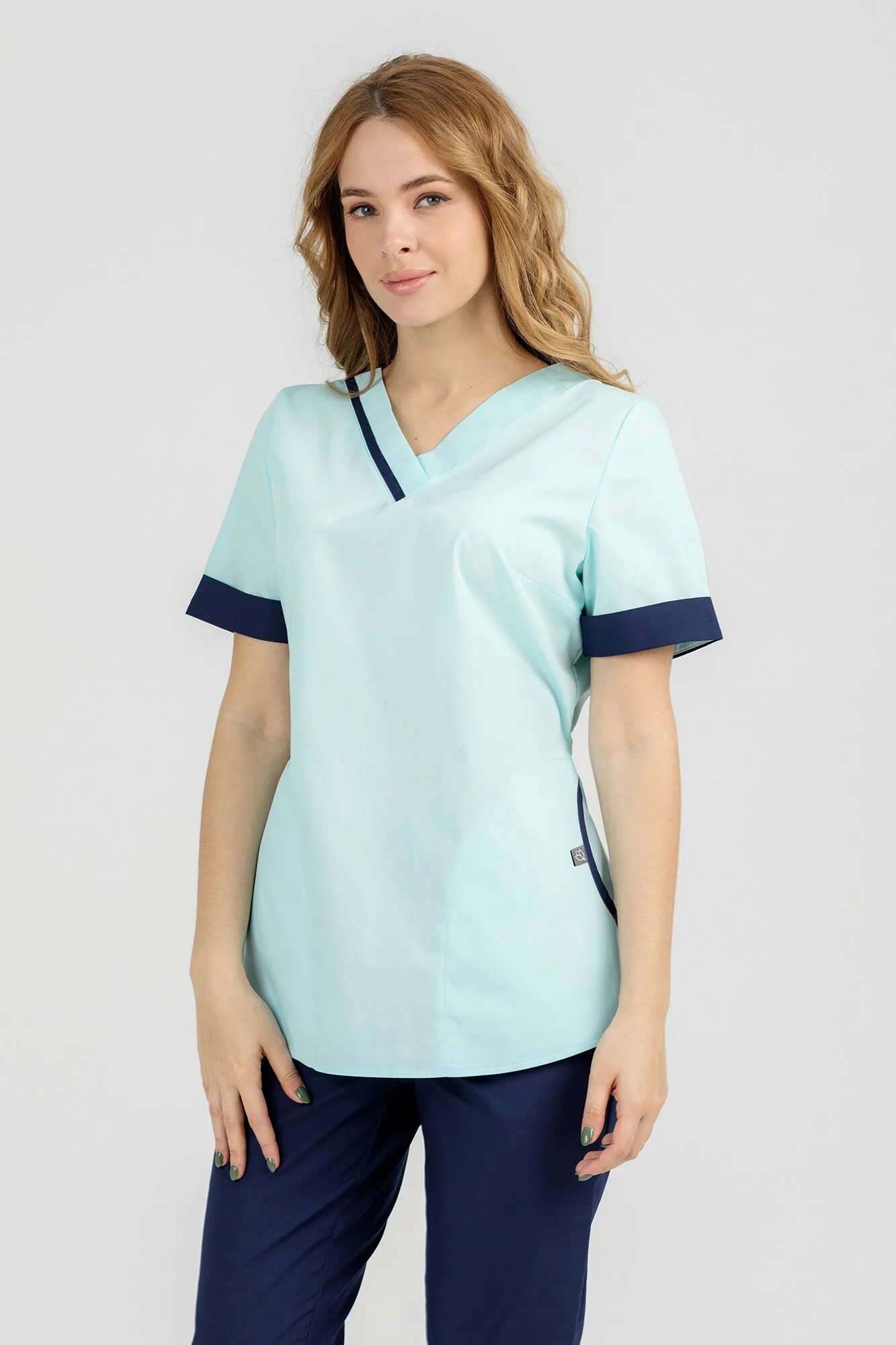 Медэлита медицинская одежда. Красивые медицинские костюмы. Медэлит медицинские халаты  коллекция 2020. Медицинский комбинезон железнодорожный. Медикал сервис медицинская одежда.