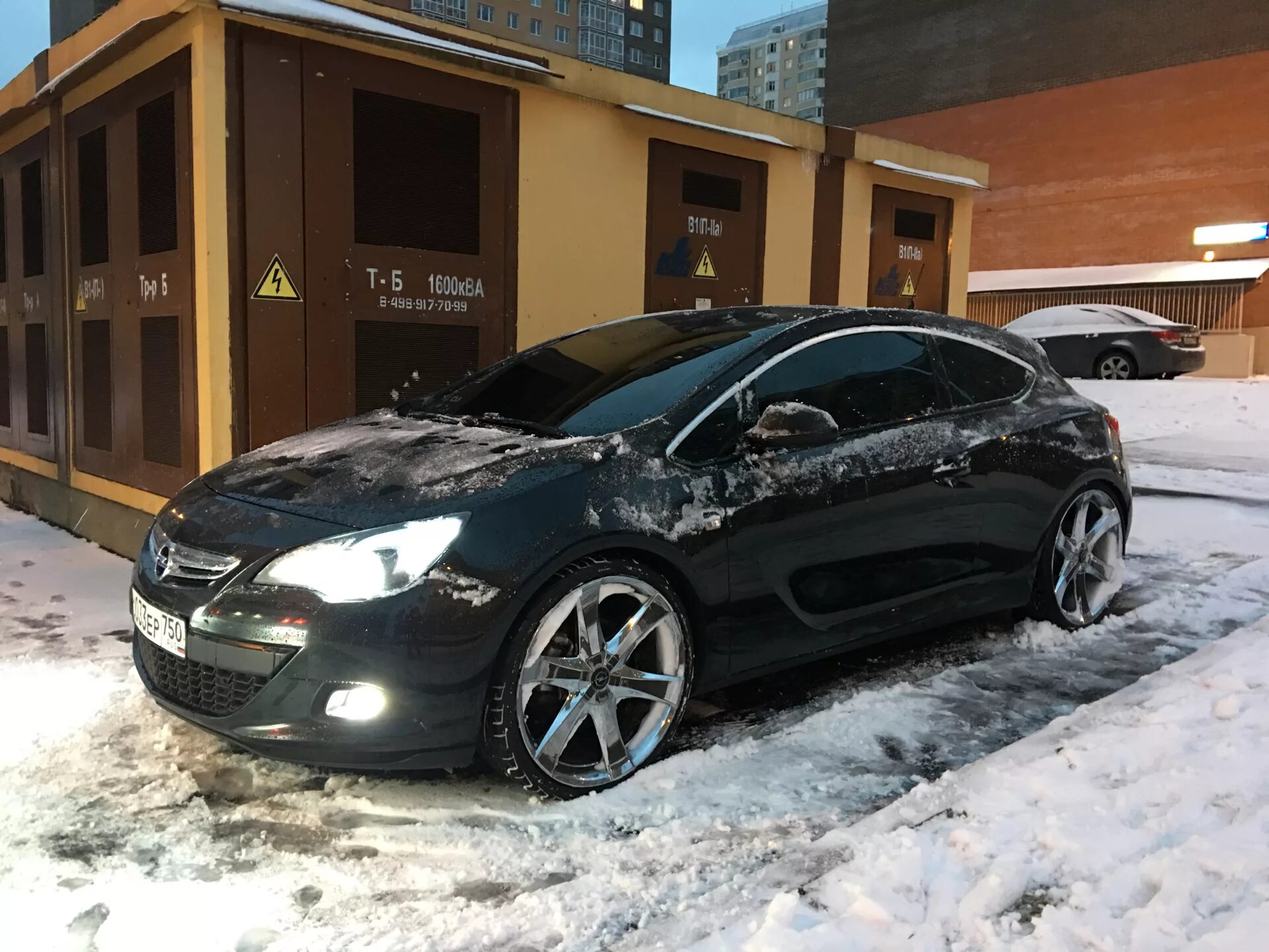 Опель тонированный. Opel astra gtc черный. opel astra gtc черный тонированный. opel astra j gtc черный.