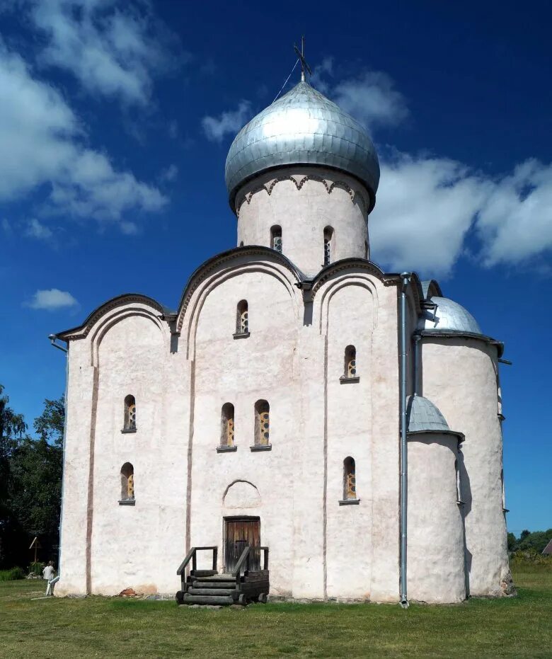 3 церковь спаса на нередице. Собор спаса на нередице в новгороде. спас на нередице церковь близ новгорода. храм спаса преображения на нередице. церковь спаса на нередице 1198.