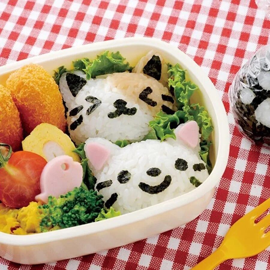 Бэнто японский обед. Котики из рисового теста. Нори бенто. Rice ball cat. Rice ball cat.