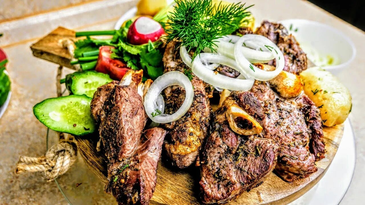 Шашлыки быстрый рецепт и вкусный. Цыганка готовит шашлык. Повар цыган. Цыганка готовит шашлык. Цыган готовит еду.