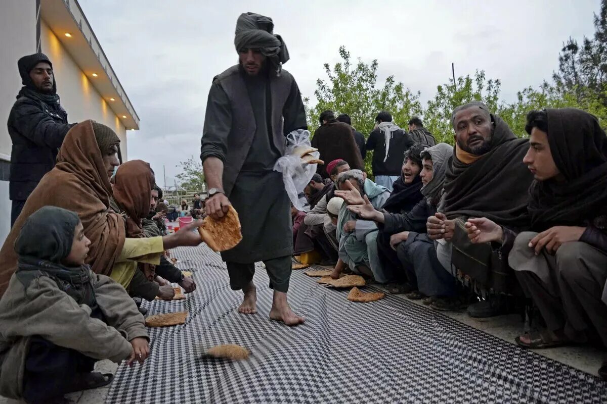 Рамадан у таджиков. Пост у мусульман. Картинка мусульман. Мусульманские фото. Мусульмане из Афганистана.