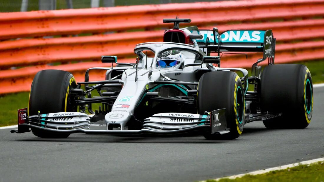 Ф1 в контакте. Болид ф1 Мерседес 2020. Болид ф1 Мерседес 2021. Mercedes w11 f1. Мерседес ф1 2020.