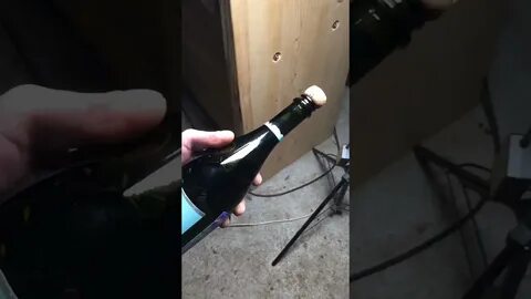Как открыть бутылку если она не открывается