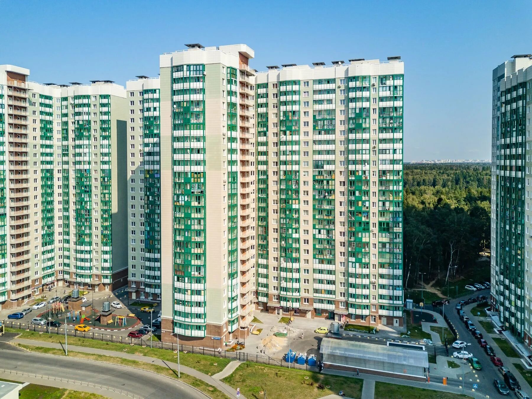Жк изумрудные холмы. Новостройки в павшино пойма. Изумрудные холмы космонавтов 17. Квартиры в красногорске новостройки от застройщика. Жк ильинос гранель.