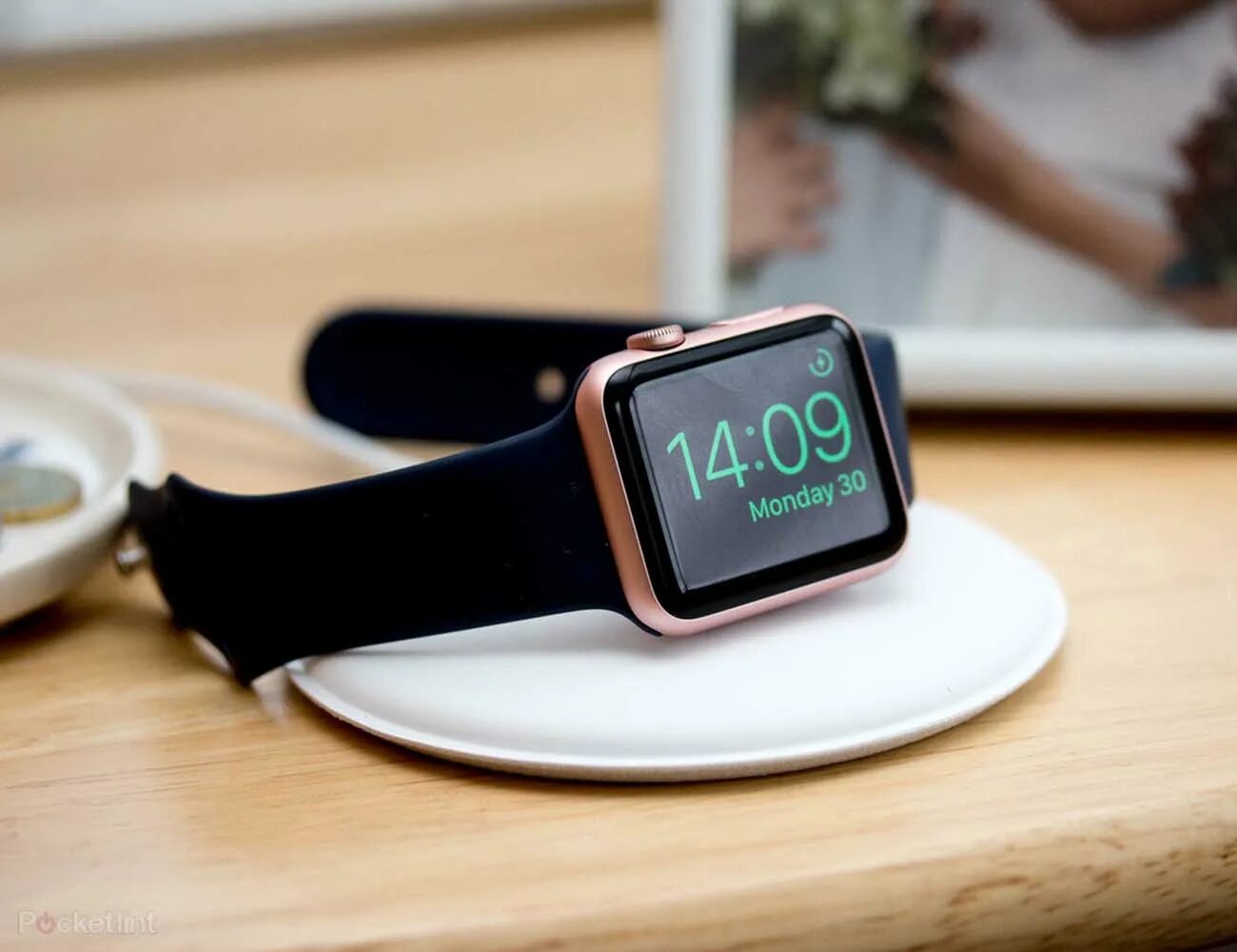 Что делают часы apple. Apple watch Charger. Magnetic Charging Dock Apple. Зарядка эпл вотч 7. Apple watch 7 зарядка.