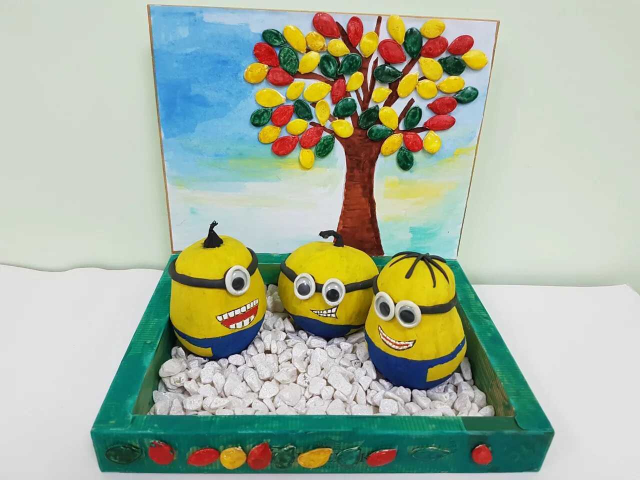 Поделки пошагово. Красивый подарок маме. Поделка тв детский сад. Поделка маме на день рождения своими руками. Необычные поделки своими руками.