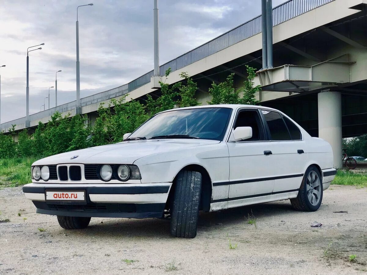 Е34 купить бу. BMW 520i e34. BMW e34 520i белая. BMW e34 520. BMW e34 1989.