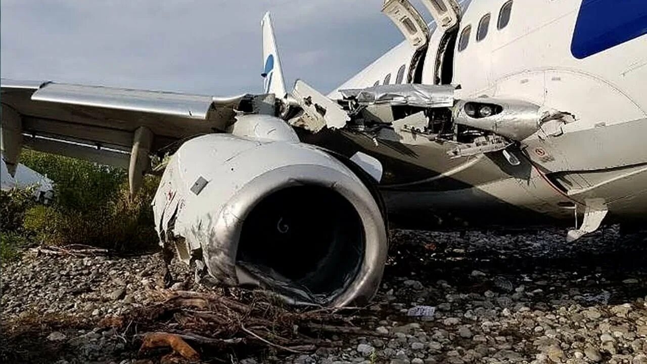 Воздушные крушения. Крушение самолет Boeing 737. Авария Boeing 737 в Сочи. Выкатывание Боинг-737 ЮТЭЙР.