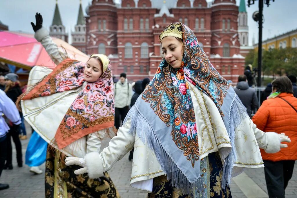 Народы Москвы. Гуляния в Москве. Фестиваль день народного единства. День народного единства люди. Какие гулянья в москве