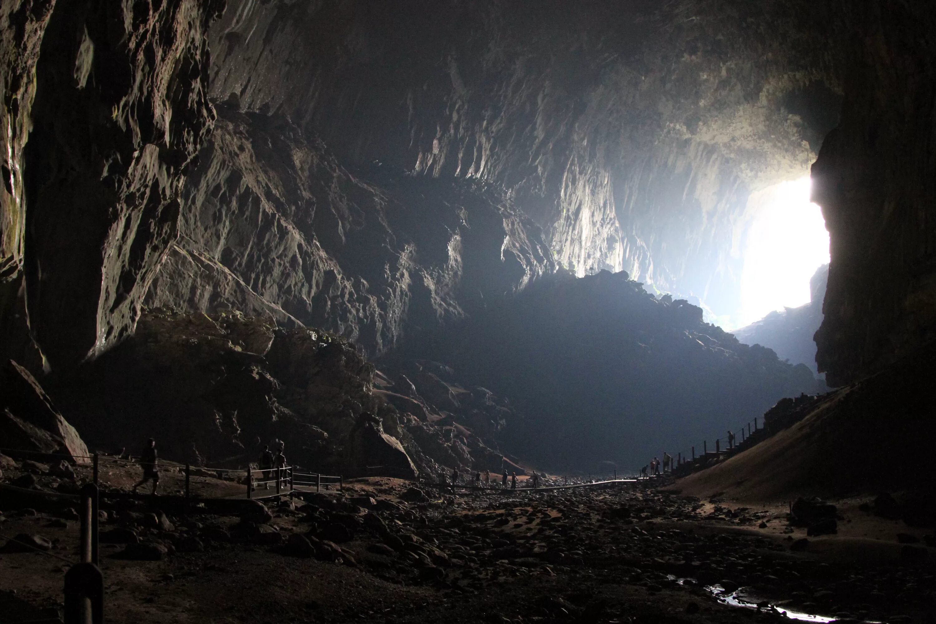 The biggest mountain in the world. Пещера Грубуг, Индонезия. Горы Аппалачи пещеры. Подземные горы. Пещера внутри.