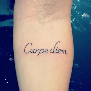 Carpe Diem тату на руке