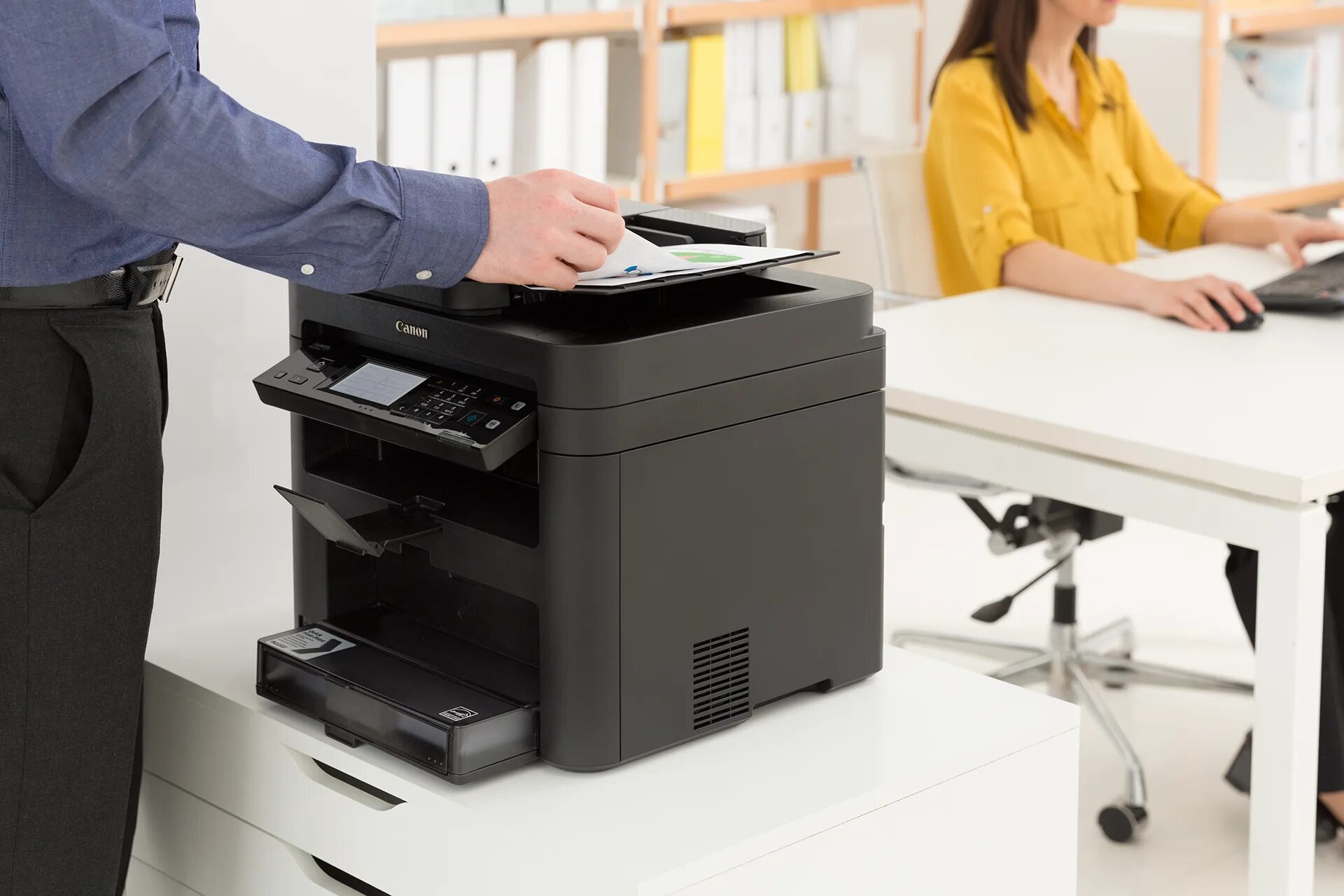 Принтер в офисе. Принтер МФУ для офиса. Копировальные аппараты для офиса. Лазерный принтер в офисе. Копир для офиса