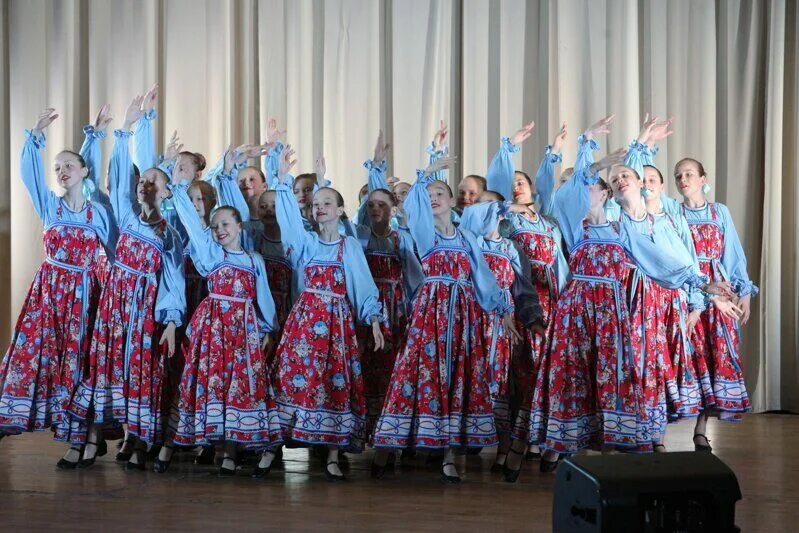 Танцуй и пой россия молодая. Ансамбль народного танца тараторки Барнаул. Суздаль танцы. Тараторки Барнаул. Тараторки Барнаул отчетный концерт.