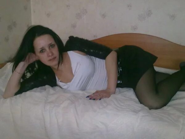 Карла осса 2020. Полные девушки на природе. В белье перед мужчиной. Две красивые девушки. Dua lipa в кожаной куртке.