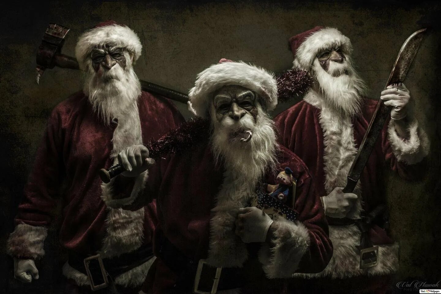 Есть три деда. Злой Санта. Дед Мороз. Брутальный дед Мороз.