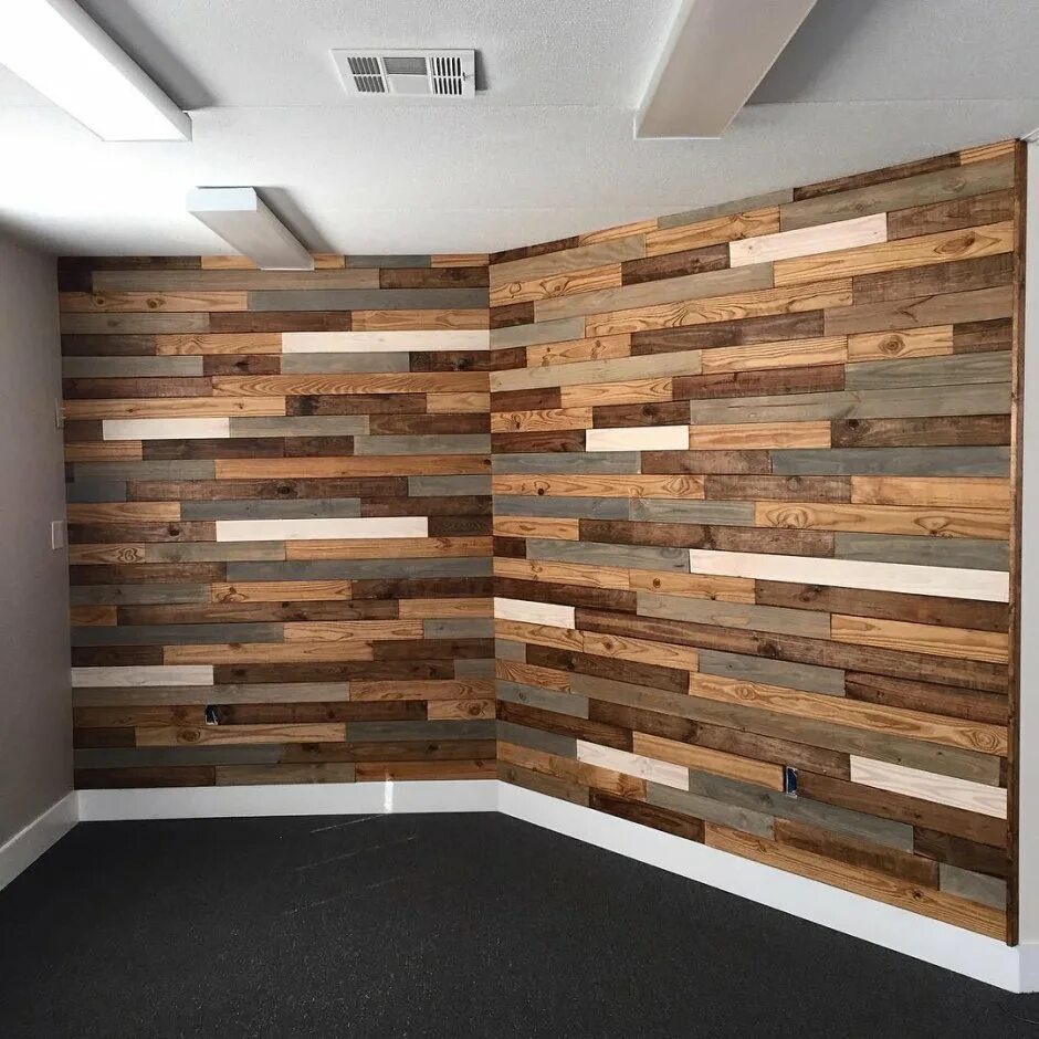 Отделка деревянными брусками. Отделка деревом в интерьере. Деревянная отделка стен. Дерево в интерьере. Деревянные панели в современном интерьере.