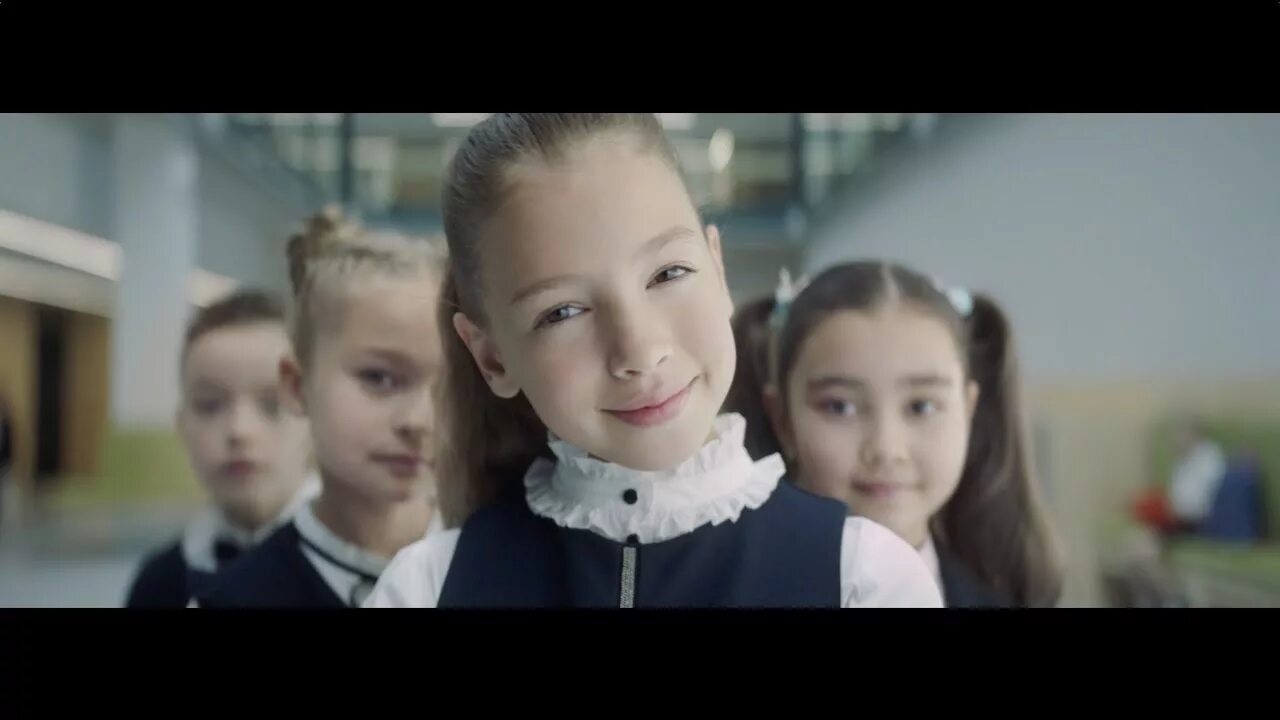 Актриса рекламирующая остин. Реклама Остин 2023. Остин коллекция школа 2022. Реклама Остин школа.