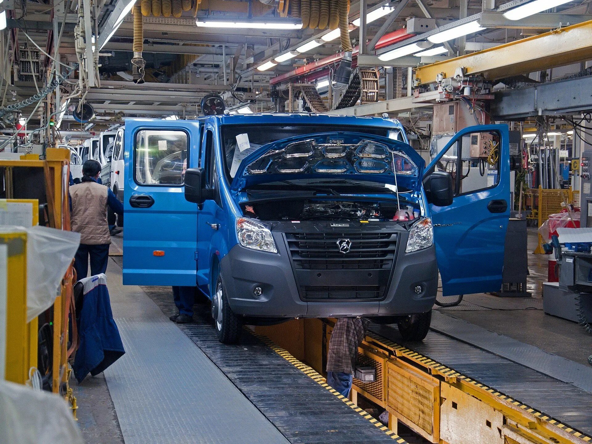 Автозавод газ нижний новгород. Завод газ зарплата. Нижний новгород горьковский автозавод. Горьковский автомобильный завод конвейер газель. Завод газ нижний новгород.