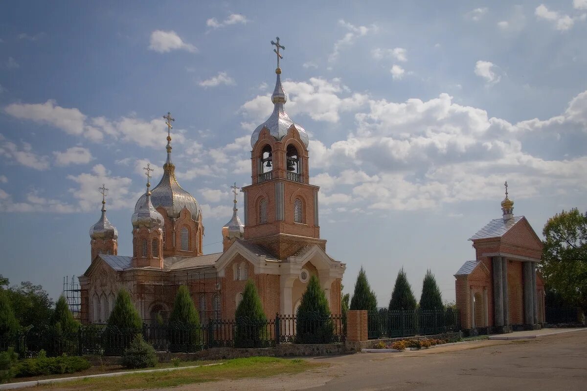 Храм Владимирской иконы Божией матери в Нововасильевке.. Нововасильевка Запорожская область. Запорожская область Нововасильевка Приазовский. Нововасильевка Бердянский район. Погода в запорожской области на неделю