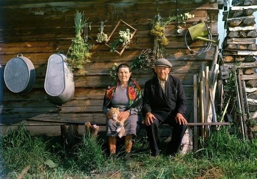 Жизнь парня в деревне. Старики в деревне. люди в деревне. на деревню к дедушке. деревенские жители.