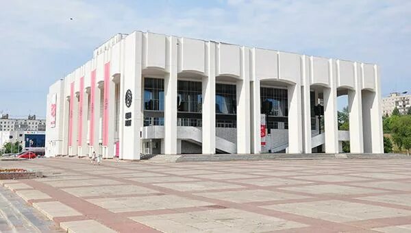 Гостиницы Перми рядом с достопримечательностью Пермский академический Театр.