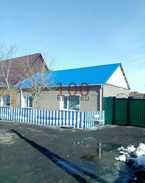 Авито татарск недвижимость. Барак в городе татарск улица интернациональная. Дом татарск. Дом татарск. Дома в татарске городе.