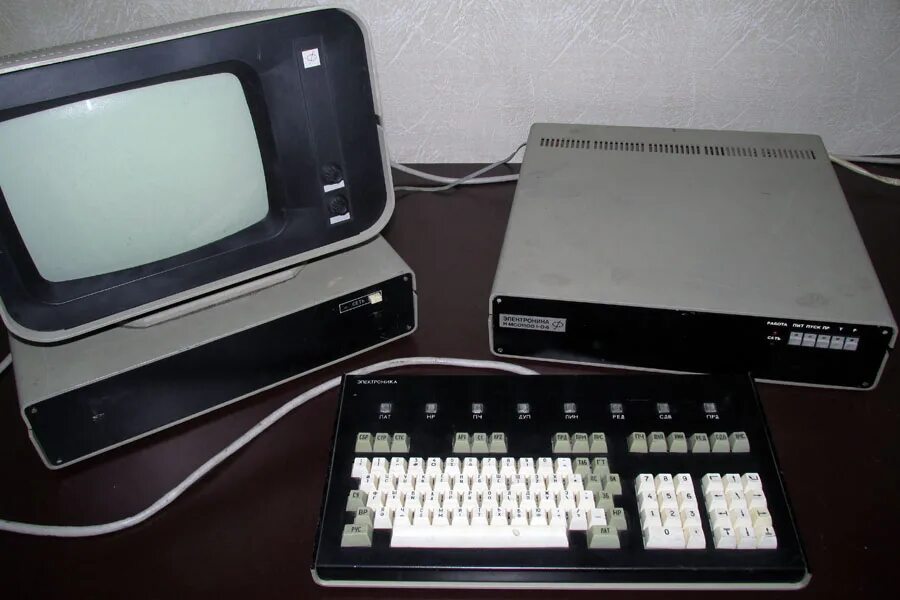Как назывались первые компьютеры в ссср. Электроника ДВК-3. ДВК 2м компьютер. ЭВМ ДВК-1. ДВК-2 компьютер.