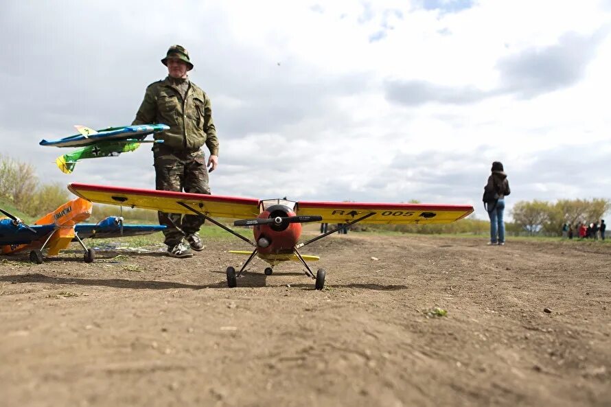 Авиамодельный спорт f2d. Авиамоделирование спорт. Кружок авиамоделирования. Авиамодельный спорт. Авиамоделисты соревнование.
