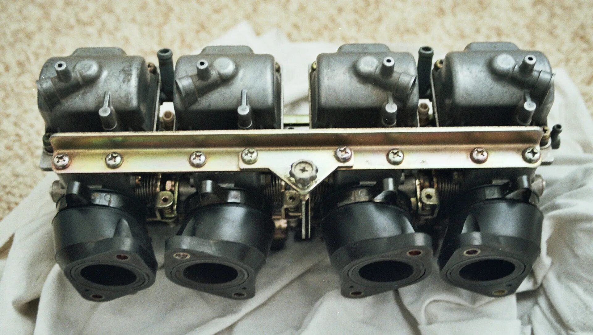 Видео 4 карбюратора. Mikuni carb 4 дросселя. 4 карбюратора mikuni. карбюраторы mikuni на ваз. впускной коллектор микуни 26.